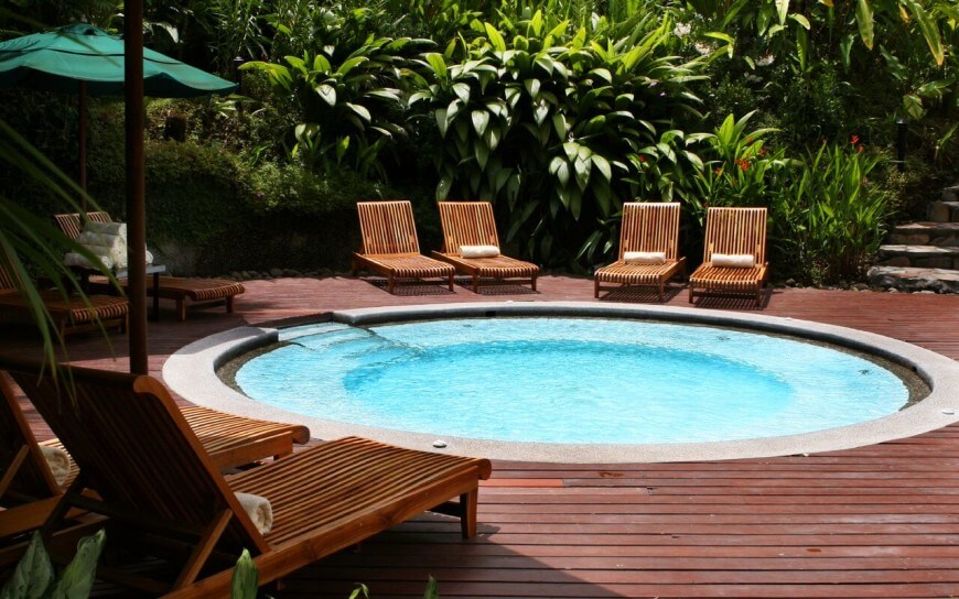a nice round plunge pool surrounded my seating. the size and shape of this  plunge JNUVKYJ