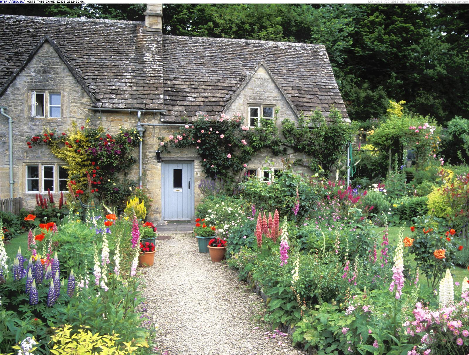 cottage garden bilbury gloucestershire england beautiful photos 1600x1212  pictures of gardens AURONXF