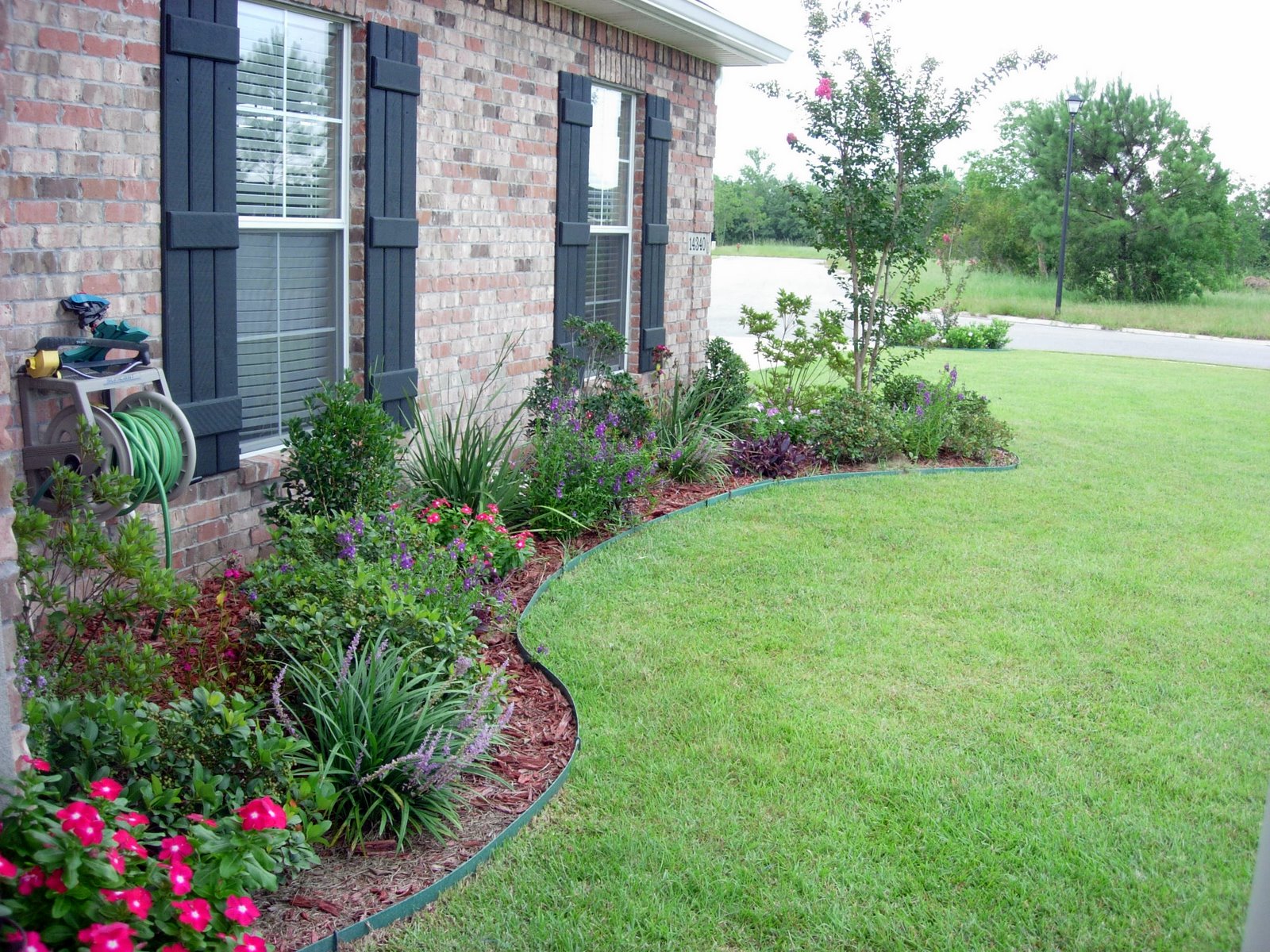 flower bed ideas flower bed designs for front of house | use shrubs /small trees to form the DAFRFRU
