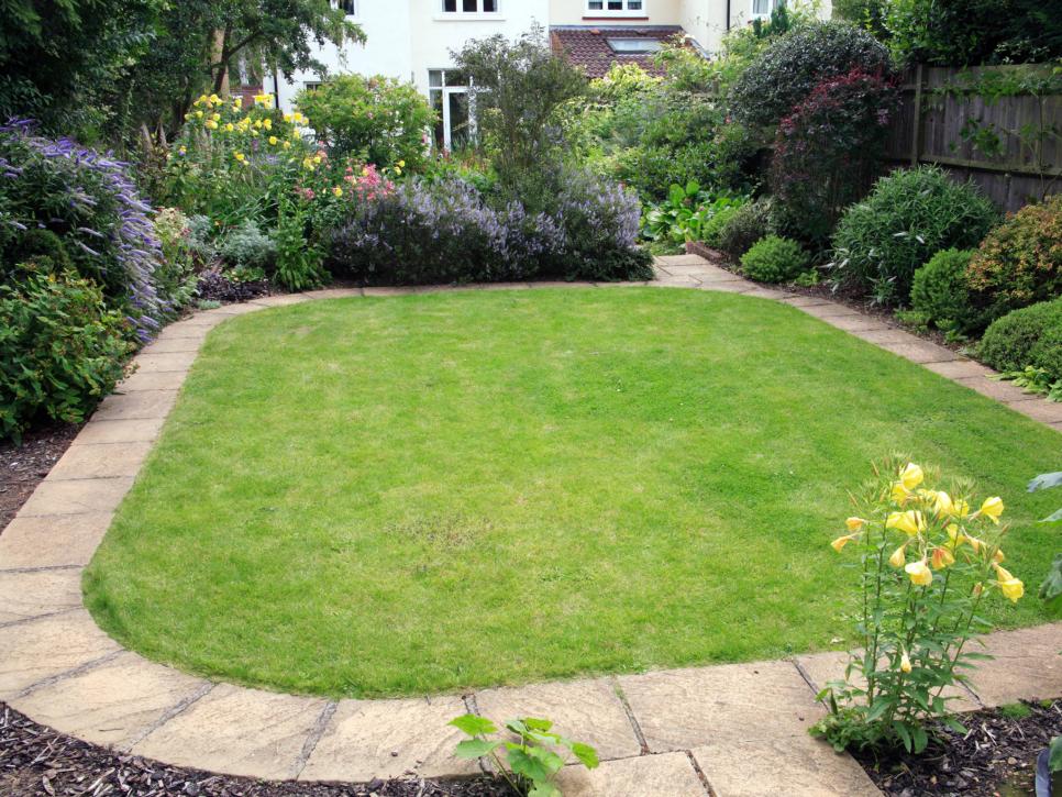 garden edging ideas for lawn edging | hgtv AYEMAVB