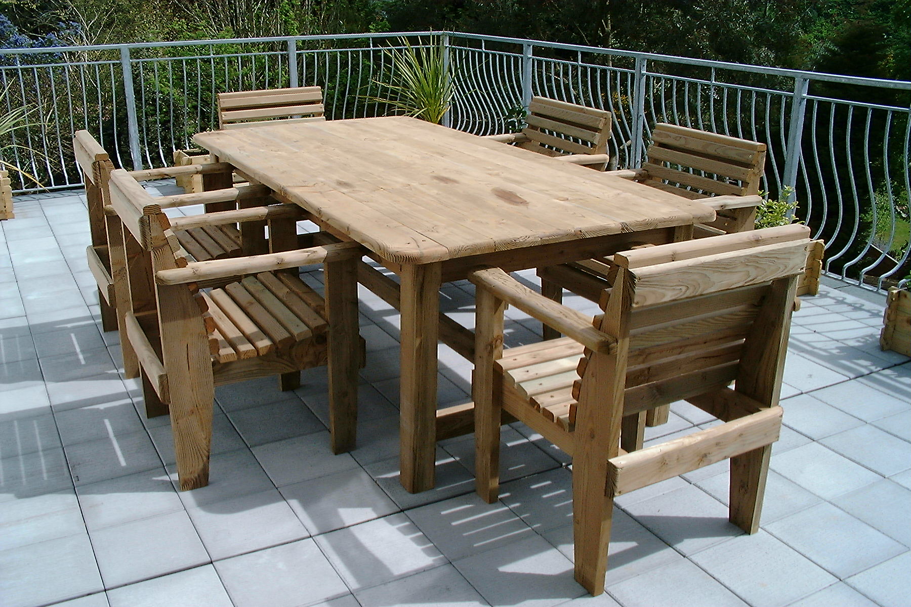 garden table and chairs round wooden garden table and 6 chairs starrkingschool MHCQOFY