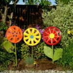 hubcaps! crazy cool fun flowers out of road kill! #diy garden decor WEYEXMT