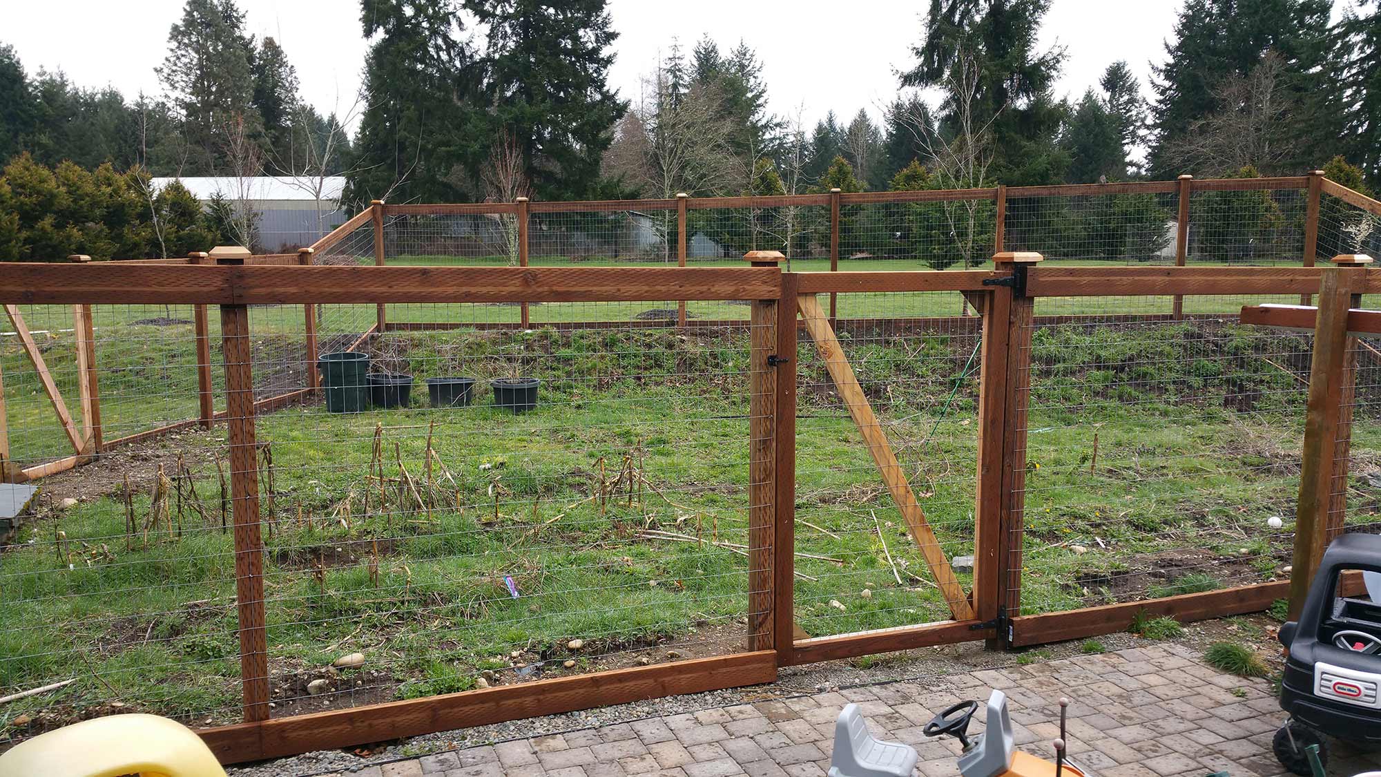this garden fence in the outskirts of olympia has an access gate and a  double gate NVTJFDB