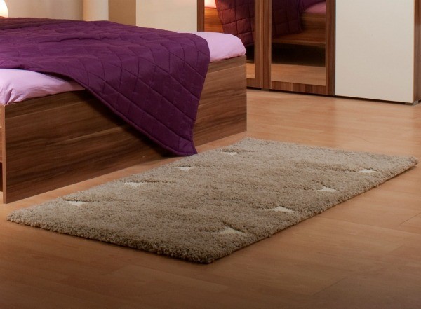 Stylish and contemporary throw rugs
