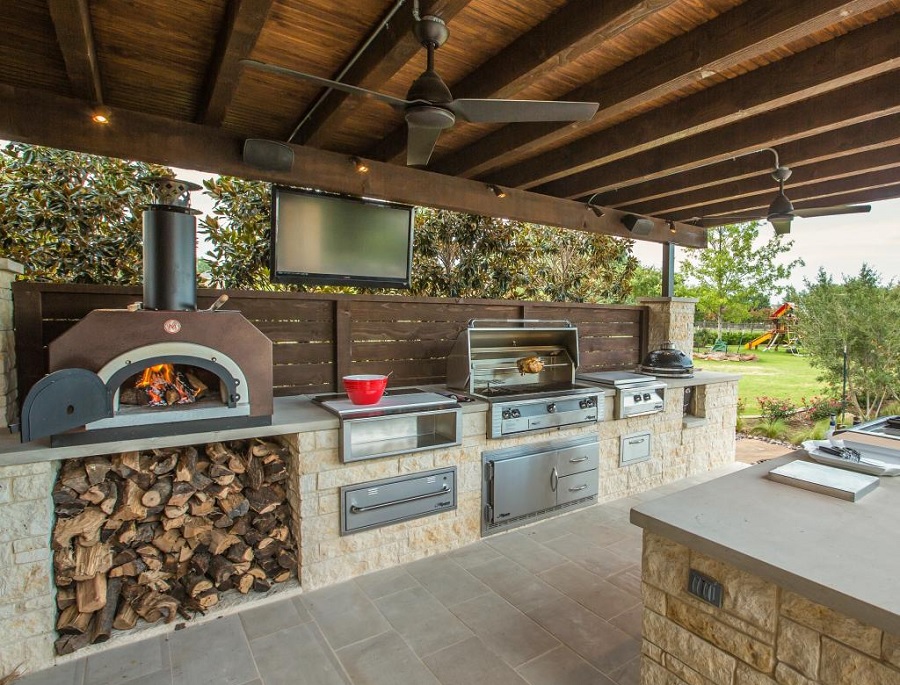 cook outside this summer: 11 inspiring outdoor kitchens PSUJIQK