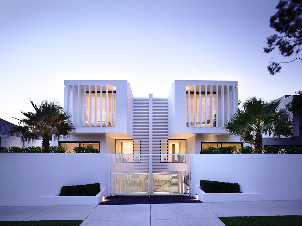 modern house design white facade at the sunset TQKLYUD