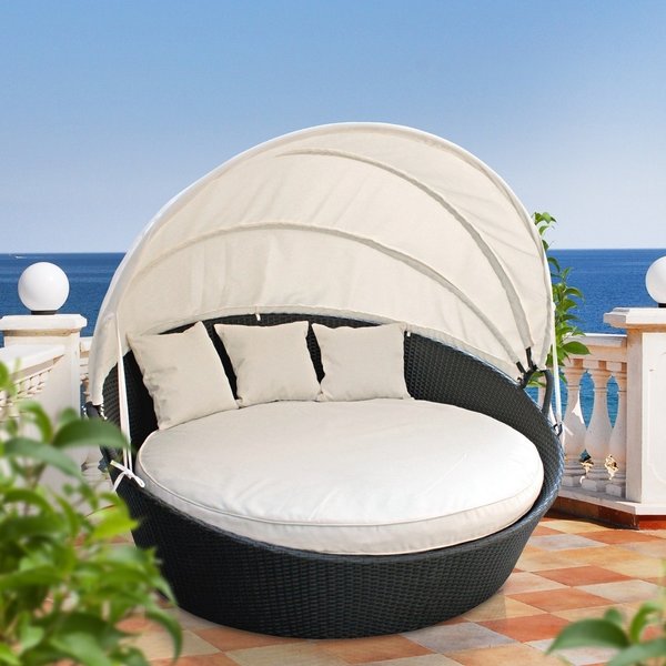 Bring some exotic feel to your space with outdoor daybed