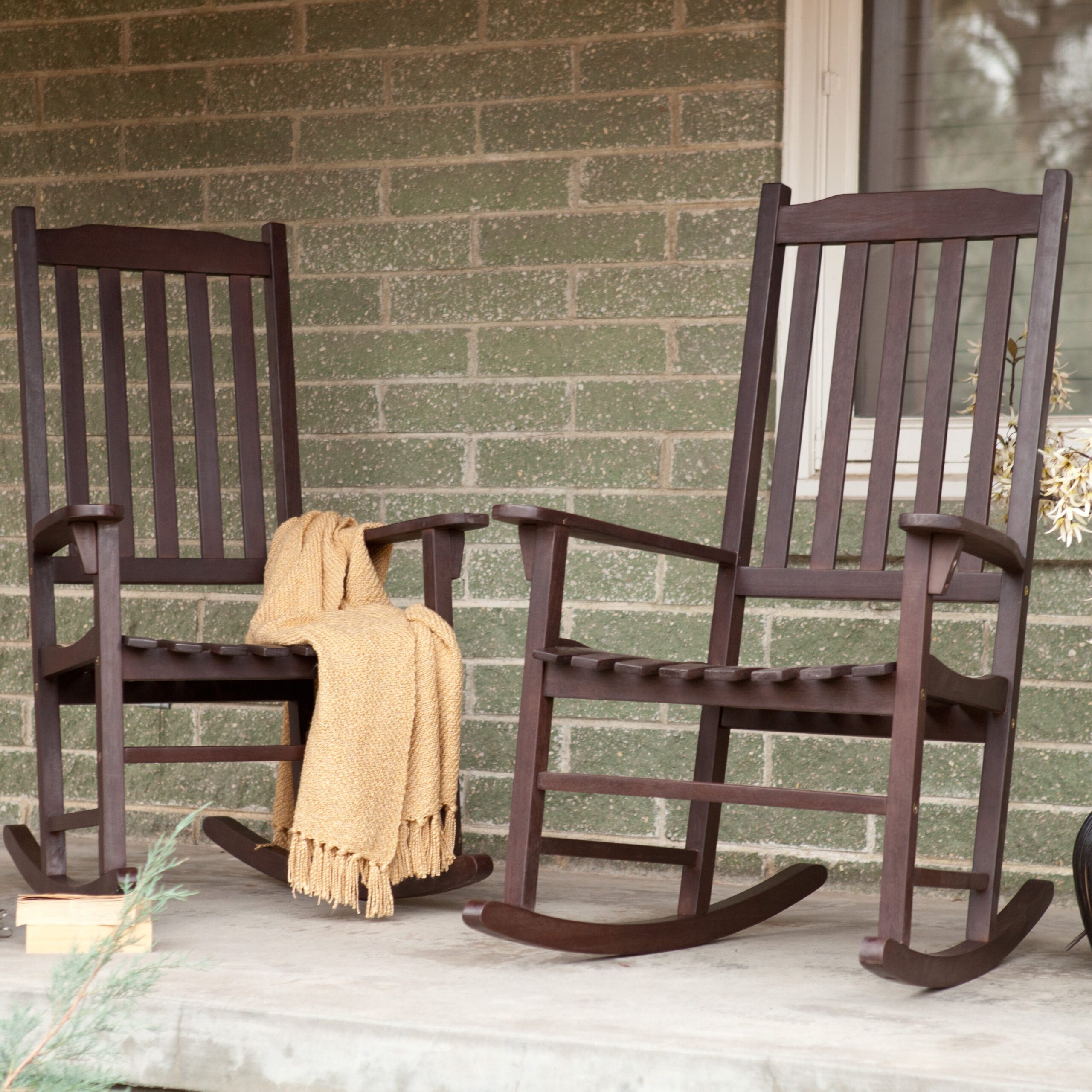 How to choose comfortable outdoor rocking
  chairs