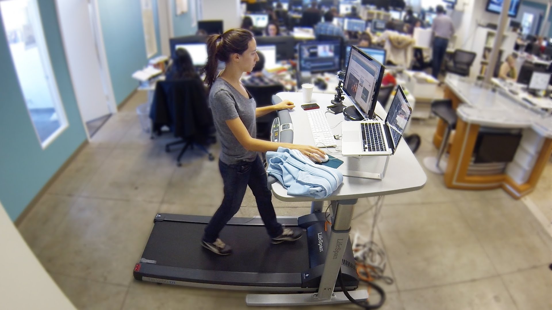 we tried a treadmill desk because sitting at work is killing us - ZERVUQJ