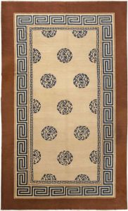 chinese rugs this phenomenal antique rug from china features precise fretwork borders  surrounding a MNUOSRH