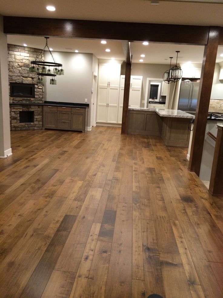 Giving the perfect finish to rooms by cleaning wood floors