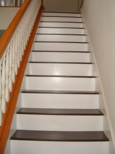 laminate flooring on stairs ... mohawk laminate flooring installed on this stair case ... SHMKYIL