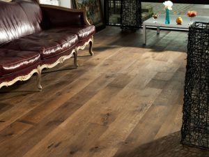 oak old venice- wide plank hardwood flooring traditional-living-room QPYWWVD