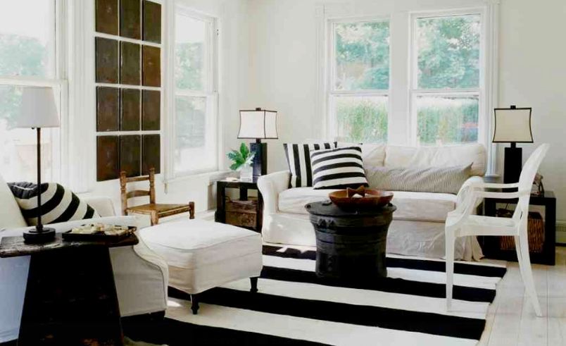 How To Enhance A Décor With A Black And White Striped Rug