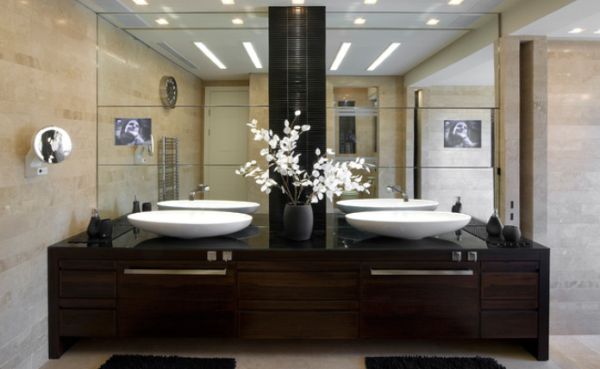 5 Bathrooms For Two With Large Mirrors