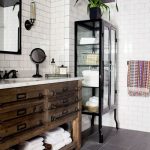 33 Chic Subway Tiles Ideas For Bathrooms - DigsDigs