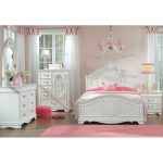 Bedroom sets in all sizes and styles - On Sale | RC Willey Furniture