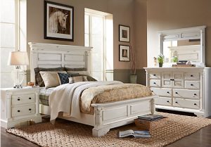 Claymore Park Off-White 8 Pc King Panel Bedroom - Traditional
