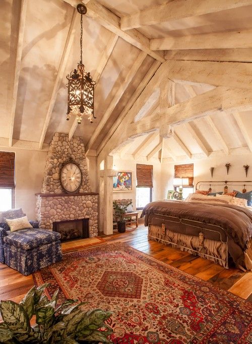 King sized bedroom to make your life  lavish