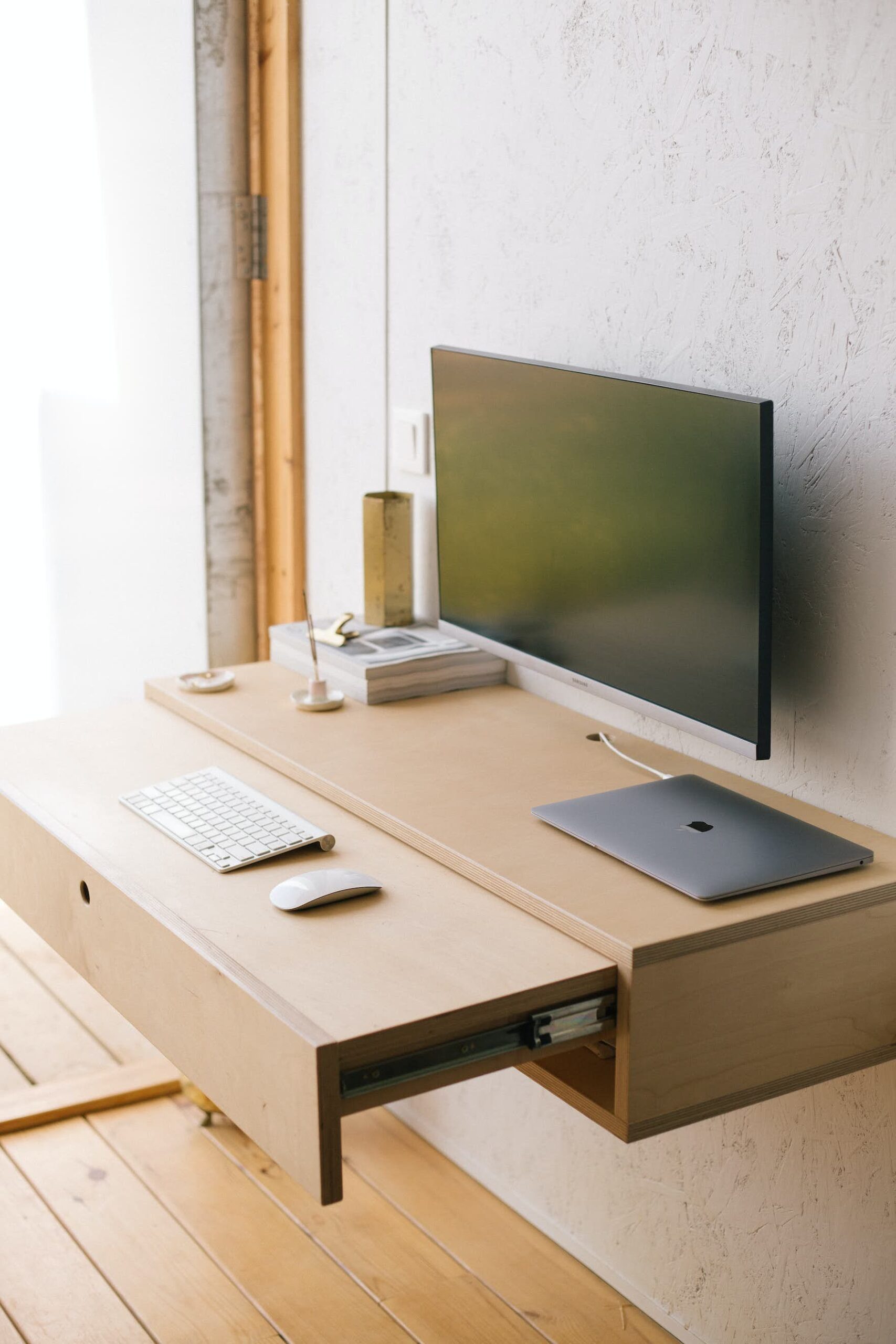 Modern computer desks for your home
and  office